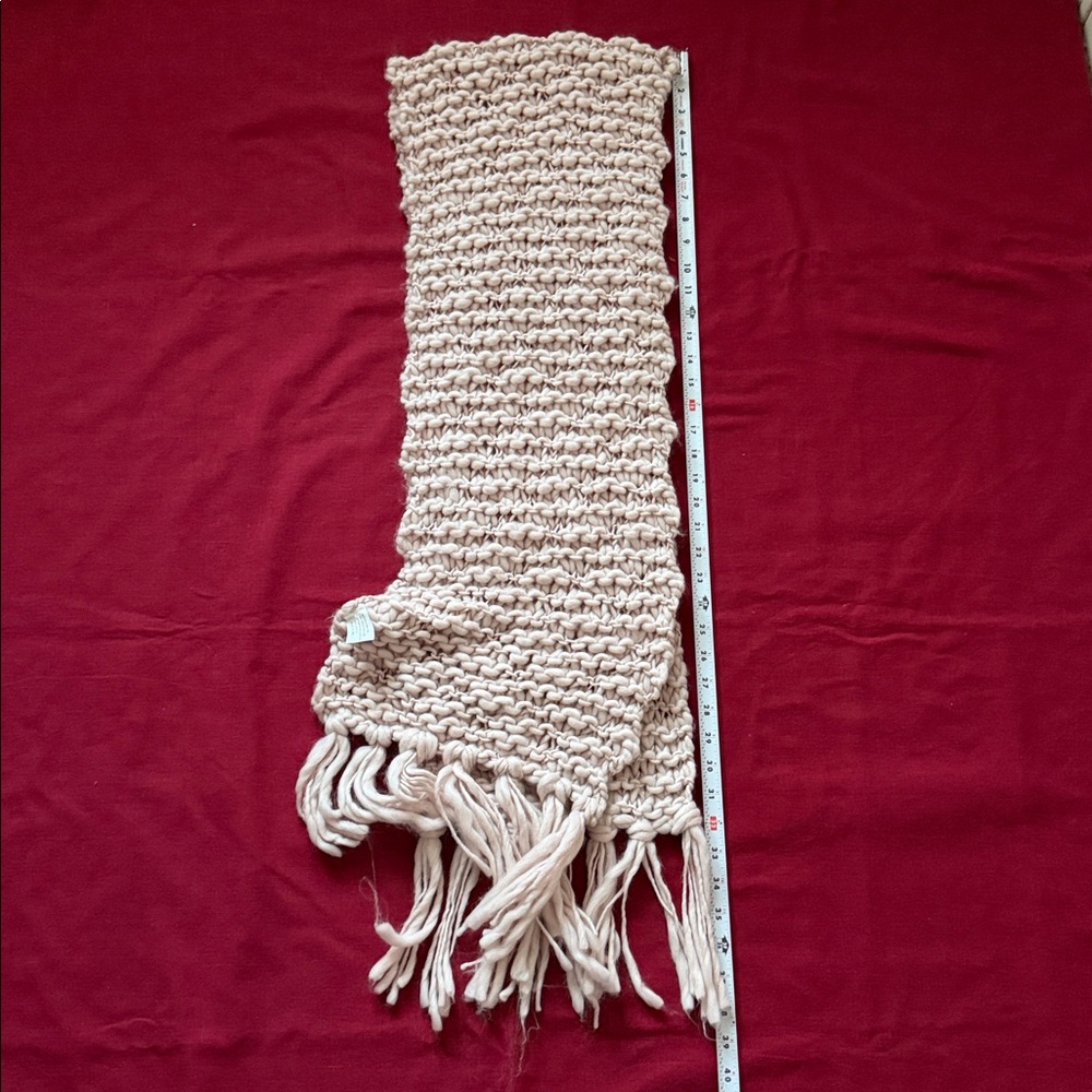 NWT Chunky Blush Knit Fringe Scarf - Picture 6 of 7